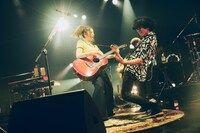 「山本彩×ライブナタリー Zepp TOUR『SYnergy』」阿部真央のステージの様子。（撮影：山川哲矢）