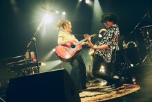 「山本彩×ライブナタリー Zepp TOUR『SYnergy』」阿部真央のステージの様子。（撮影：山川哲矢）