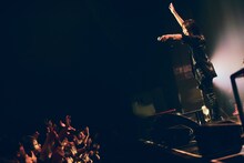 「山本彩×ライブナタリー Zepp TOUR『SYnergy』」山本彩のステージの様子。（撮影：山川哲矢）