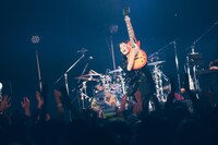 「山本彩×ライブナタリー Zepp TOUR『SYnergy』」山本彩のステージの様子。（撮影：山川哲矢）