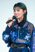 岡田奈々（撮影：ナカニシキュウ）