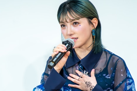 岡田奈々（撮影：ナカニシキュウ）