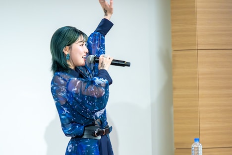 岡田奈々（撮影：ナカニシキュウ）