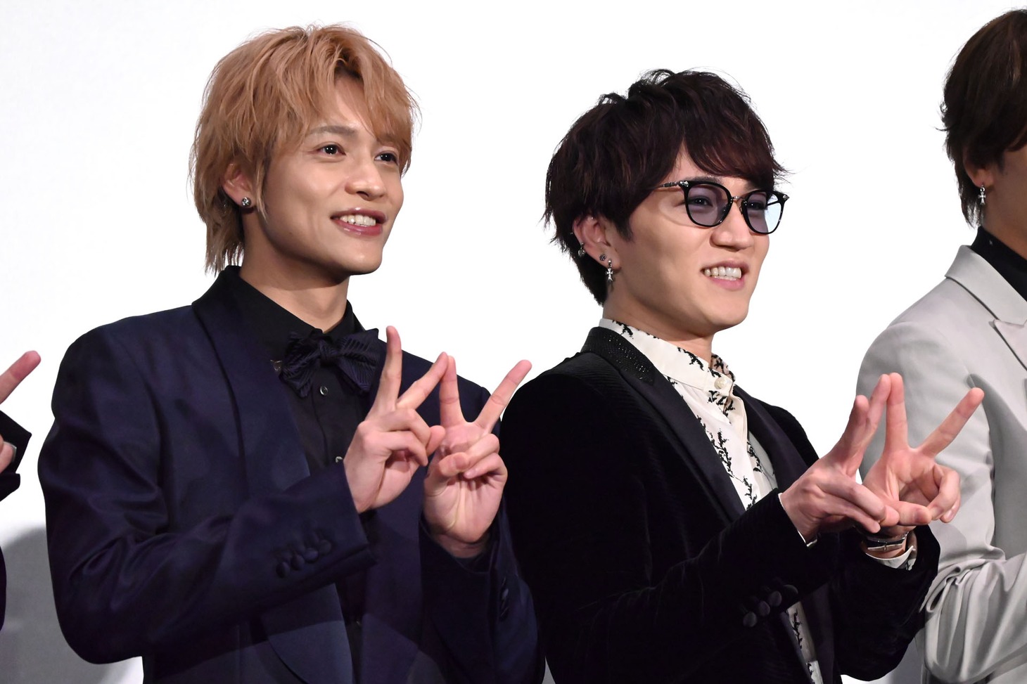 中間淳太と神山智洋。