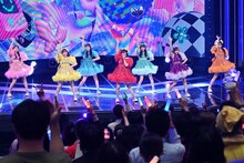 FRUITS ZIPPERによるパフォーマンスの様子。（提供：NHK）