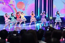 FRUITS ZIPPERによるパフォーマンスの様子。（提供：NHK）