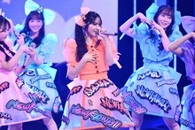 FRUITS ZIPPERによるパフォーマンスの様子。（提供：NHK）