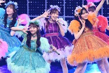 FRUITS ZIPPERによるパフォーマンスの様子。（提供：NHK）