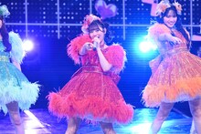 FRUITS ZIPPERによるパフォーマンスの様子。（提供：NHK）