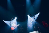 「喝采」コラボレーションの様子。（撮影：山川哲矢）