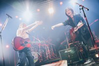 「喝采」コラボレーションの様子。（撮影：山川哲矢）