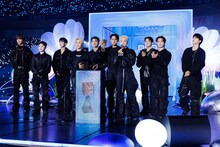 「BEST MALE GROUP」を受賞したSEVENTEEN。