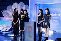 「FAVORITE RISING ARTIST」を受賞したMEOVV。