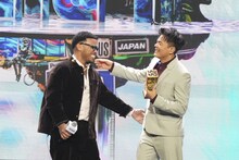 アンダーソン・パークとJ.Y. Park。(c)CJ ENM Co., Ltd, All Rights Reserved