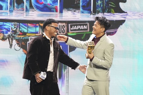 アンダーソン・パークとJ.Y. Park。(c)CJ ENM Co., Ltd, All Rights Reserved