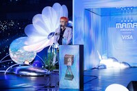 「MUSIC VISIONARY OF THE YEAR」を受賞したG-DRAGON。