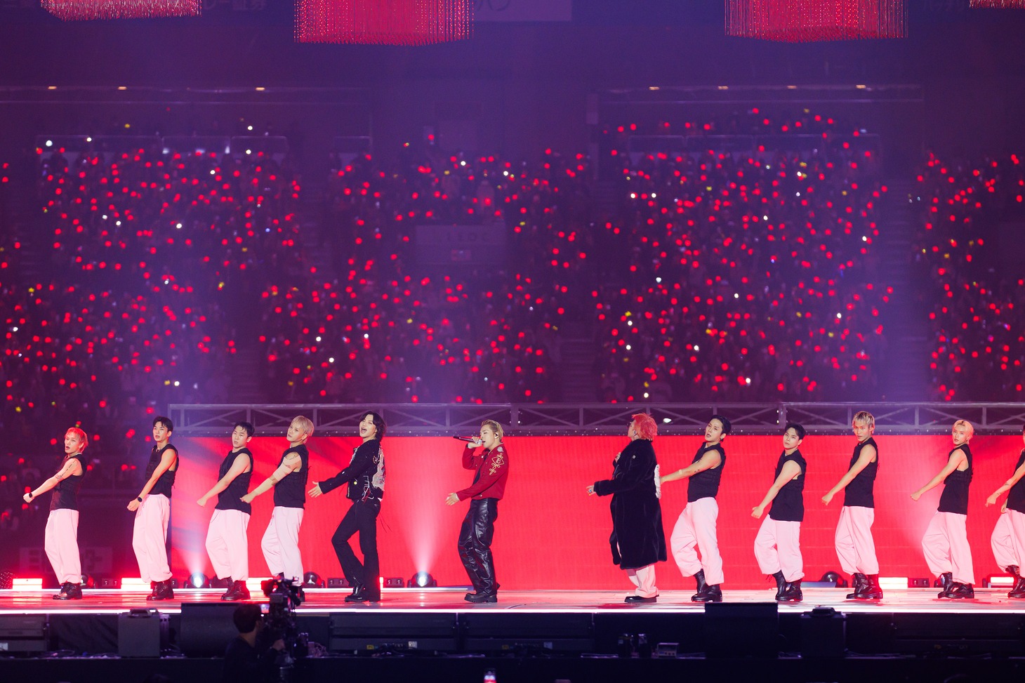 BIGBANGのステージの様子。 (c)CJ ENM Co., Ltd, All Rights Reserved
