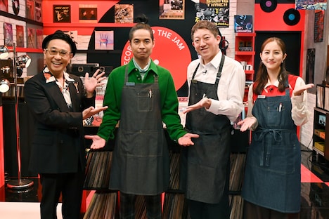 「TOSHINOBU KUBOTA THE JAM」出演者。左から八嶋智人、久保田利伸、高橋茂雄、堀田茜。(c)テレビ朝日