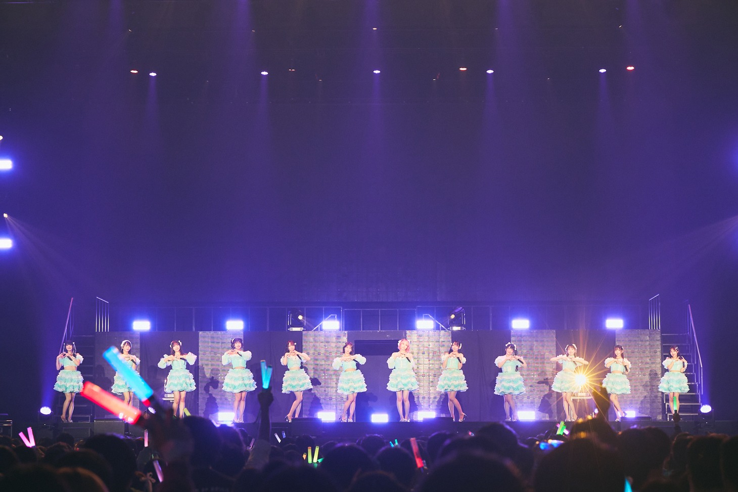 「≠ME 全国ツアー追加公演2024『修学旅行、同じ班がいいな。』」の様子。(c)YOANI