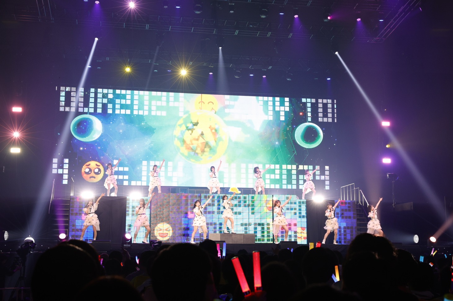 「≒JOYホールツアー2024『今日から君は恋人』」ファイナル公演の様子。(c)YOANI