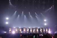 「≒JOYホールツアー2024『今日から君は恋人』」ファイナル公演の様子。(c)YOANI