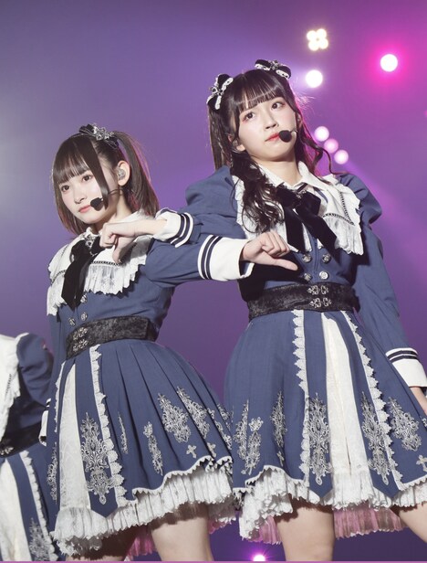 左から山野愛月、天野香乃愛。(c)YOANI