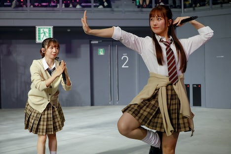 「STARDUST THE PARTY 2024」出演アイドル最年長の真山りかと佐々木彩夏。（提供：スターダストプロモーション）