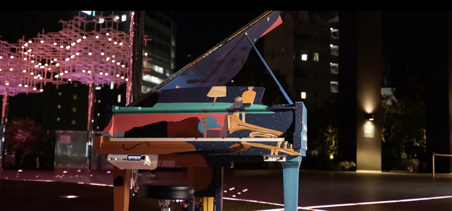 まらしぃ「LovePiano Blossom」ミュージックビデオより。