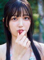 乃木坂46 五百城茉央 1st写真集「未来の作り方」楽天ブックス限定版の表紙。（撮影：藤原宏）