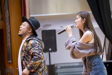 左からHIPPY、ゆうちゃみ。