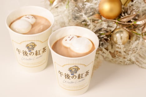 「“あったかいミルクティーにのせると溶けちゃう“マシュマロ」をトッピングしたミルクティー。