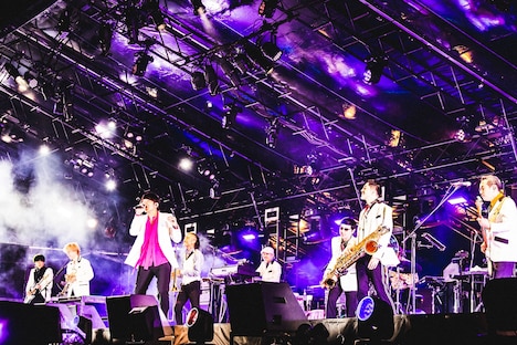 桜井和寿（Mr.Children）と東京スカパラダイスオーケストラ。（撮影：青木カズロー）