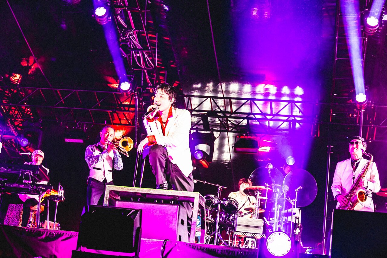 菅田将暉と東京スカパラダイスオーケストラ。（撮影：青木カズロー