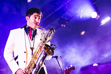 谷中敦（Baritone Sax）（撮影：青木カズロー）