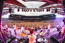 「35th Anniversary Live スカパラ甲子園 supported by NatureLab」の様子。（撮影：青木カズロー）