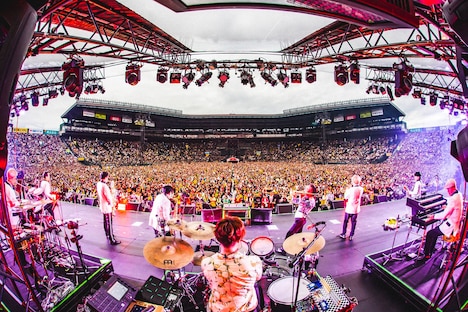 「35th Anniversary Live スカパラ甲子園 supported by NatureLab」の様子。（撮影：青木カズロー）