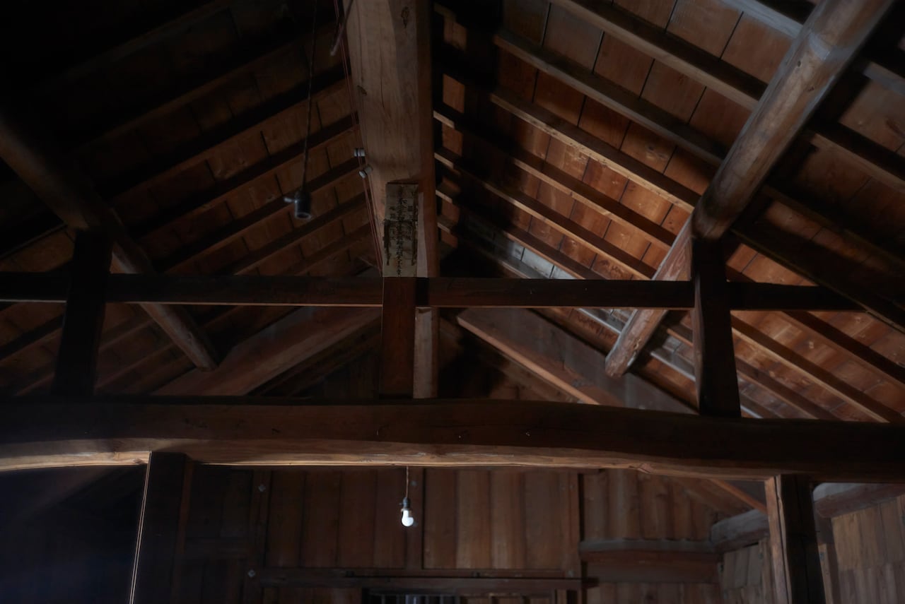 蔵の内部。（撮影：八木咲）