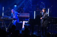 小室哲哉と宇都宮隆。（写真：原田直樹）