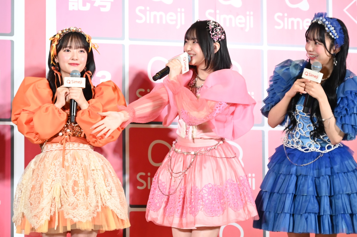 CUTIE STREETの川本笑瑠、桜庭遥花、増田彩乃。