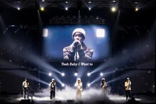 アンコールにてスタンドマイクで歌唱するNCT WISH。