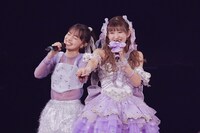 左から上國料萌衣、川村文乃。