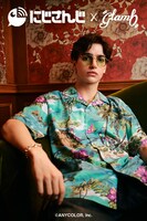 Joe Rikiichi Shirtを着こなすモデル。