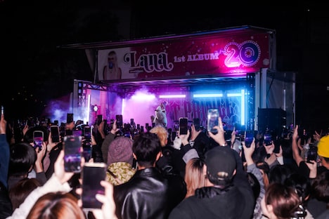 LANAのゲリラライブの様子。