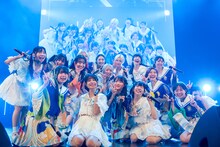 「ライブナタリー でんぱ組.inc × 私立恵比寿中学 ～ヘロー！ウェルカム！踊るでんぱえび共和国～」の様子。