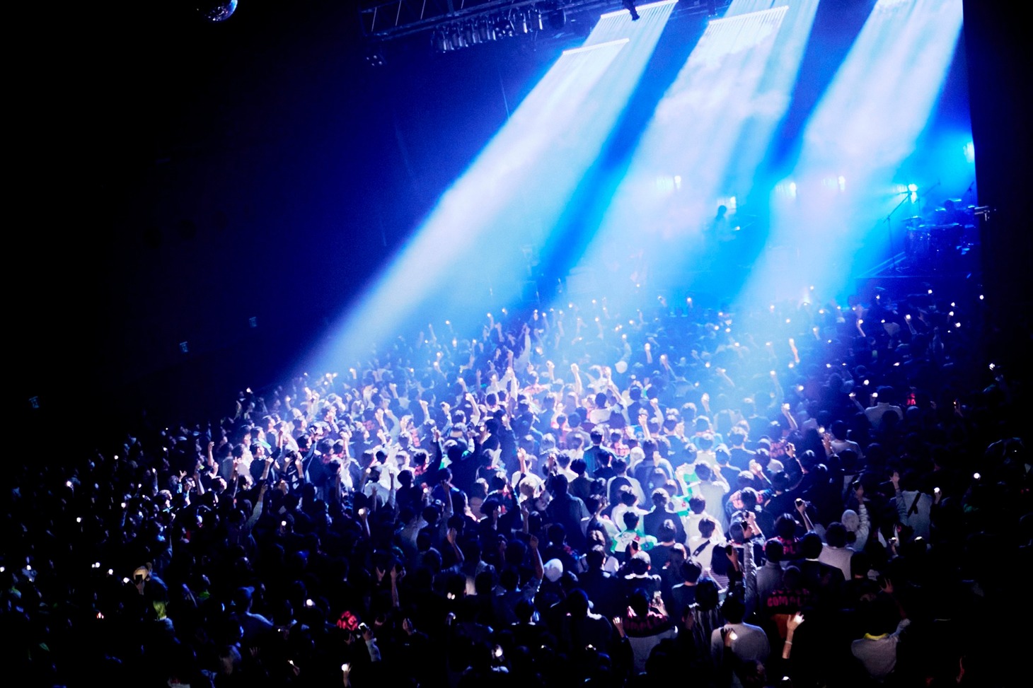 にしな「ZEPP TOUR 2024『SUPER COMPLEX』」東京公演の様子。（Photo by Tatsuki Nakata）