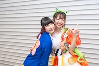 プライベートでも仲を深めている藤咲彩音（左）と真山りか（右）。