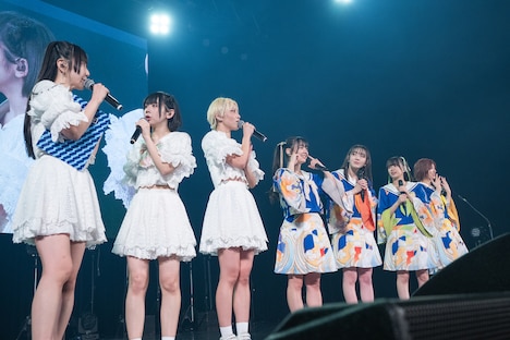 突然何かの準備でハケてしまったメンバーに取り残され、トークを進める7人。