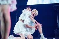 でんぱ組.incの藤咲彩音（上）と天沢璃人（下）。