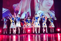 でんぱ組.incの後ろから「梅」のフォーメーションで登場する私立恵比寿中学。