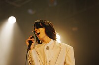 松田歩（Vo）（撮影：服部恭平）